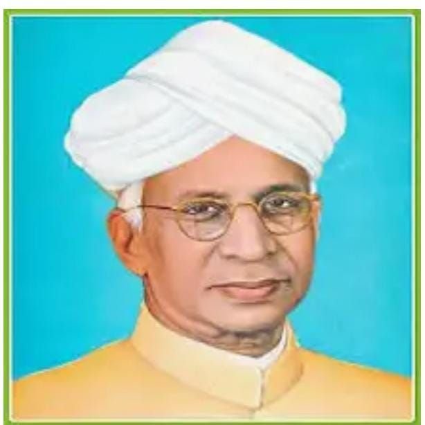 शिक्षक दिवस की पूर्व संध्या पर जांजगीर चांपा जिले के शिक्षक एवं साहित्यकार डॉ रविंद्र द्विवेदी ने कहा-शिक्षक : समाज के पथ-प्रदर्शक और राष्ट्र के निर्माता. डॉक्टर सर्वपल्ली राधाकृष्णन जी को भी नमन किया द्विवेदी जी ने kshititech