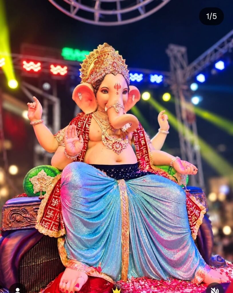 शक्ति जिले की सबसे बड़ी गणेश प्रतिमा एवं पांडाल स्थापित होगा बाराद्वार में- आजाद बॉयज बाराद्वार की गणेश प्रतिमा के आगमन पर प्रभारी मंत्री भी पहुंचे स्वागत में. प्रतिमा देखकर मंत्री जी भी डूबे गणेश जी की आस्था में. 1000 लोगों की उपस्थिति में गणेश बप्पा के हुए पहले दर्शन kshititech