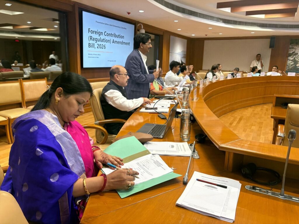 केंद्र की महत्वपूर्ण समिति की बैठक में पहुंची सांसद जी-सांसद श्रीमती कमलेश जांगड़े ने FCRA संशोधन विधेयक 2026 पर JPC की पहली बैठक में लिया हिस्सा. केंद्र की नरेंद्र मोदी सरकार ने गठित की थी समिति केंद्र की महत्वपूर्ण समिति की बैठक में पहुंची सांसद जी-सांसद श्रीमती कमलेश जांगड़े ने FCRA संशोधन विधेयक 2026 पर JPC की पहली बैठक में लिया हिस्सा. केंद्र की नरेंद्र मोदी सरकार ने गठित की थी समिति kshititech