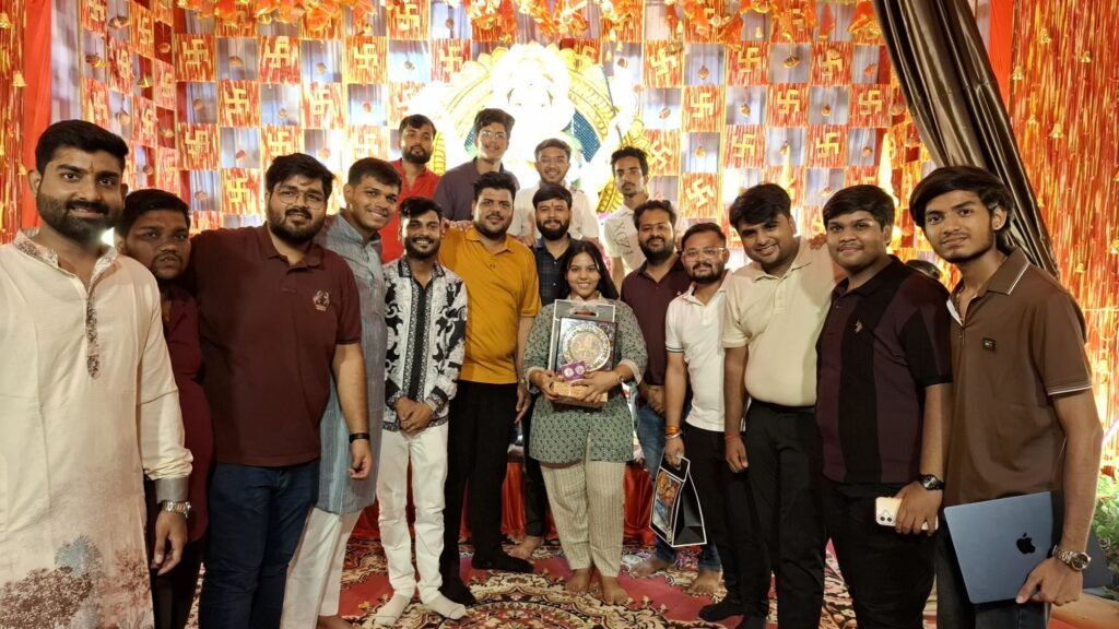 शक्ति की भूमि बनी म्यूजिकल हौजी की विनर- 18 सितंबर को शक्ति के राजा गणेश पंडाल में आयोजित था भव्य म्यूजिकल हौजी का कार्यक्रम. हजारों की संख्या में उपस्थित रहे लोग. शक्ति के राजा के दर्शन करने अन्य जिलों से भी पहुंच रहे हैं श्रद्धालु भक्तजन kshititech