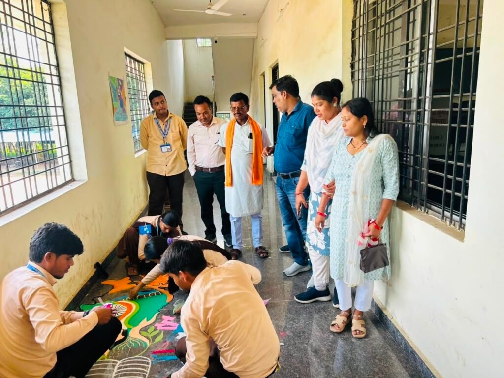 एक से बढ़कर एक रंगोली-शासकीय क्रांति कुमार भारतीय स्नातकोत्तर अग्रणी महाविद्यालय सक्ती में रंगोली कार्यक्रम का आयोजन. रंगोली प्रतिस्पर्धा में मन मोह लिया महाविद्यालय के प्रतिभावान विद्यार्थियों ने. विद्यार्थियों के टैलेंट की अतिथियों ने करी मुक्त कंठ से प्रशंसा एक से बढ़कर एक रंगोली-शासकीय क्रांति कुमार भारतीय स्नातकोत्तर अग्रणी महाविद्यालय सक्ती में रंगोली कार्यक्रम का आयोजन. रंगोली प्रतिस्पर्धा में मन मोह लिया महाविद्यालय के प्रतिभावान विद्यार्थियों ने. विद्यार्थियों के टैलेंट की अतिथियों ने करी मुक्त कंठ से प्रशंसा kshititech