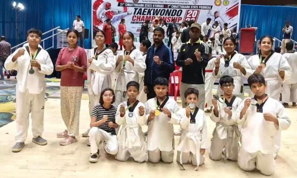 कराटे के मास्टर-बिलासपुर में संपन्न 21वीं राज्य स्तरीय ताइक्वांडो प्रतियोगिता में शक्ति के जिंदल वर्ल्ड स्कूल के विद्यार्थियों का राज्य स्तरीय ताइक्वांडो प्रतियोगिता में शानदार प्रदर्शन. विद्यालय प्रबंधन ने बच्चों को दी शुभकामनाएं कराटे के मास्टर-बिलासपुर में संपन्न 21वीं राज्य स्तरीय ताइक्वांडो प्रतियोगिता में शक्ति के जिंदल वर्ल्ड स्कूल के विद्यार्थियों का राज्य स्तरीय ताइक्वांडो प्रतियोगिता में शानदार प्रदर्शन. विद्यालय प्रबंधन ने बच्चों को दी शुभकामनाएं kshititech