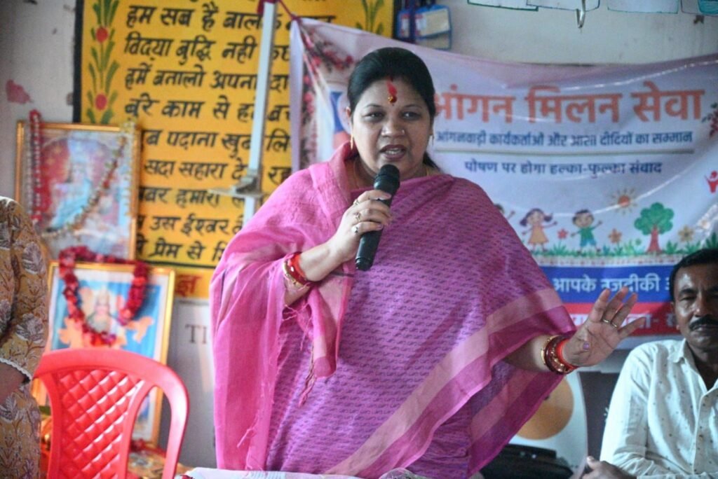 सेवा संकल्प अभियान के तहत जिले में ‘आंगन मिलन सेवा’ कार्यक्रम की हुई शुरुआत।सेवा संकल्प अभियान: सांसद श्रीमती कमलेश जांगड़े आंगनबाड़ी केंद्र खुसरूडेरा, अमलडीहा और गढ़गोढ़ी में हुई शामिल।पहले दिन 140 आंगनबाड़ी केंद्रों में हुआ आयोजन, सांसद, कलेक्टर सहित विभिन्न जनप्रतिनिधियों और अधिकारियों ने विभिन्न आँगनबाड़ी केंद्रो का किया भ्रमण महिला बाल विकास विभाग ने किया था कार्यक्रम का आयोजन kshititech