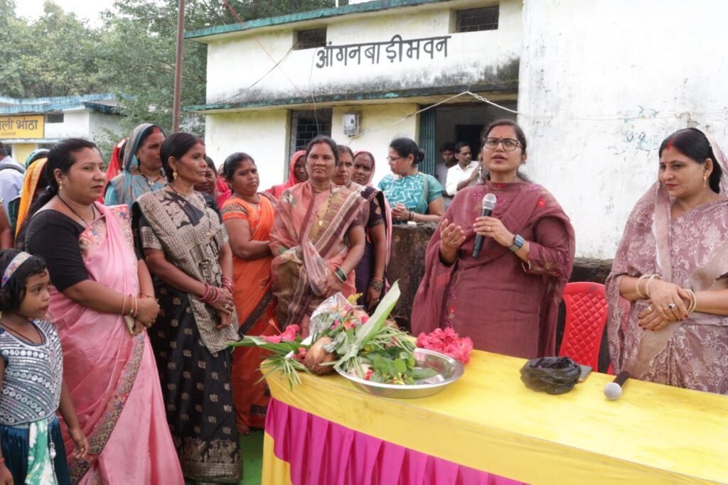 महिला बाल विकास विभाग परियोजना शक्ति के 42 आंगनबाड़ी केंद्रों में हुआ सेवा संकल्प के तहत आंगन मिलन कार्यक्रम. कलेक्टर जय श्री जैन भी पहुंची आंगनबाड़ी केंद्रों में परियोजना अधिकारी श्याम कंवर के मार्गदर्शन में हुआ आयोजन. जनपद अध्यक्ष नीतू ऋषि राय भी रही मौजूद. पोषण कार्यक्रमों की जानकारी से रूबरू हुई कलेक्टर मैडम महिला बाल विकास विभाग परियोजना शक्ति के 42 आंगनबाड़ी केंद्रों में हुआ सेवा संकल्प के तहत आंगन मिलन कार्यक्रम. कलेक्टर जय श्री जैन भी पहुंची आंगनबाड़ी केंद्रों में परियोजना अधिकारी श्याम कंवर के मार्गदर्शन में हुआ आयोजन. जनपद अध्यक्ष नीतू ऋषि राय भी रही मौजूद. पोषण कार्यक्रमों की जानकारी से रूबरू हुई कलेक्टर मैडम kshititech