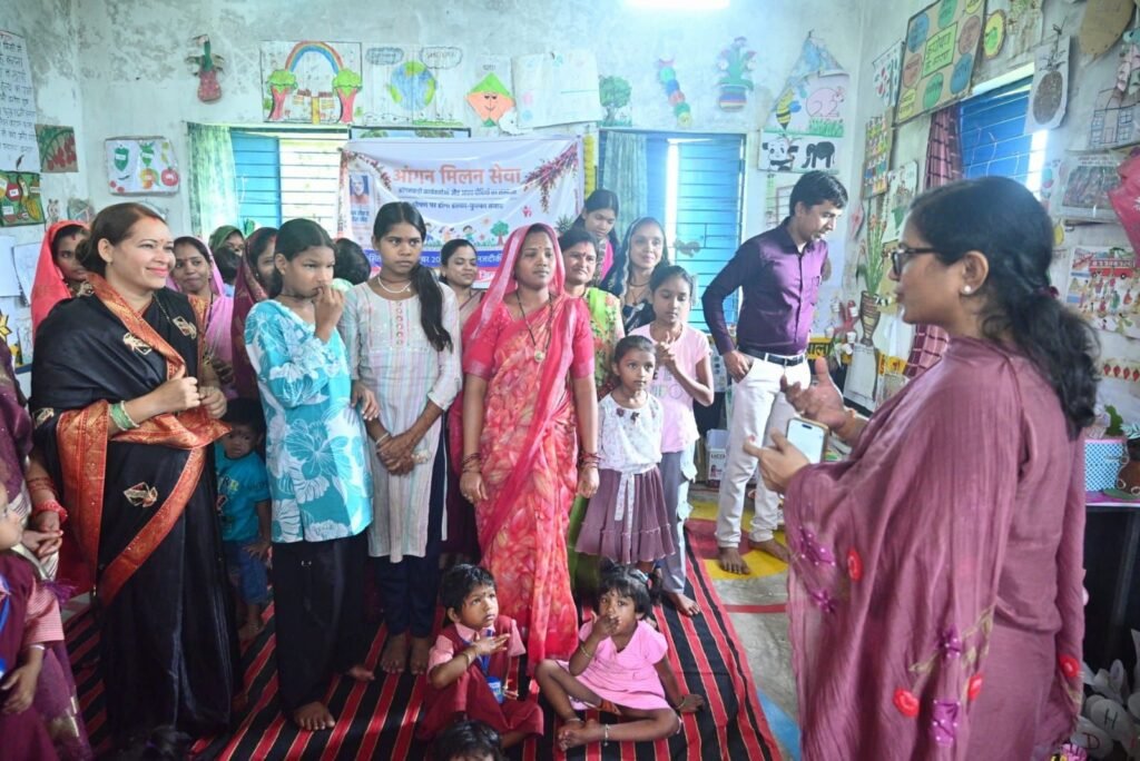 महिला बाल विकास विभाग परियोजना शक्ति के 42 आंगनबाड़ी केंद्रों में हुआ सेवा संकल्प के तहत आंगन मिलन कार्यक्रम. कलेक्टर जय श्री जैन भी पहुंची आंगनबाड़ी केंद्रों में परियोजना अधिकारी श्याम कंवर के मार्गदर्शन में हुआ आयोजन. जनपद अध्यक्ष नीतू ऋषि राय भी रही मौजूद. पोषण कार्यक्रमों की जानकारी से रूबरू हुई कलेक्टर मैडम महिला बाल विकास विभाग परियोजना शक्ति के 42 आंगनबाड़ी केंद्रों में हुआ सेवा संकल्प के तहत आंगन मिलन कार्यक्रम. कलेक्टर जय श्री जैन भी पहुंची आंगनबाड़ी केंद्रों में परियोजना अधिकारी श्याम कंवर के मार्गदर्शन में हुआ आयोजन. जनपद अध्यक्ष नीतू ऋषि राय भी रही मौजूद. पोषण कार्यक्रमों की जानकारी से रूबरू हुई कलेक्टर मैडम kshititech