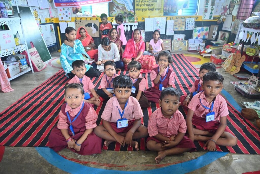 महिला बाल विकास विभाग परियोजना शक्ति के 42 आंगनबाड़ी केंद्रों में हुआ सेवा संकल्प के तहत आंगन मिलन कार्यक्रम. कलेक्टर जय श्री जैन भी पहुंची आंगनबाड़ी केंद्रों में परियोजना अधिकारी श्याम कंवर के मार्गदर्शन में हुआ आयोजन. जनपद अध्यक्ष नीतू ऋषि राय भी रही मौजूद. पोषण कार्यक्रमों की जानकारी से रूबरू हुई कलेक्टर मैडम महिला बाल विकास विभाग परियोजना शक्ति के 42 आंगनबाड़ी केंद्रों में हुआ सेवा संकल्प के तहत आंगन मिलन कार्यक्रम. कलेक्टर जय श्री जैन भी पहुंची आंगनबाड़ी केंद्रों में परियोजना अधिकारी श्याम कंवर के मार्गदर्शन में हुआ आयोजन. जनपद अध्यक्ष नीतू ऋषि राय भी रही मौजूद. पोषण कार्यक्रमों की जानकारी से रूबरू हुई कलेक्टर मैडम kshititech