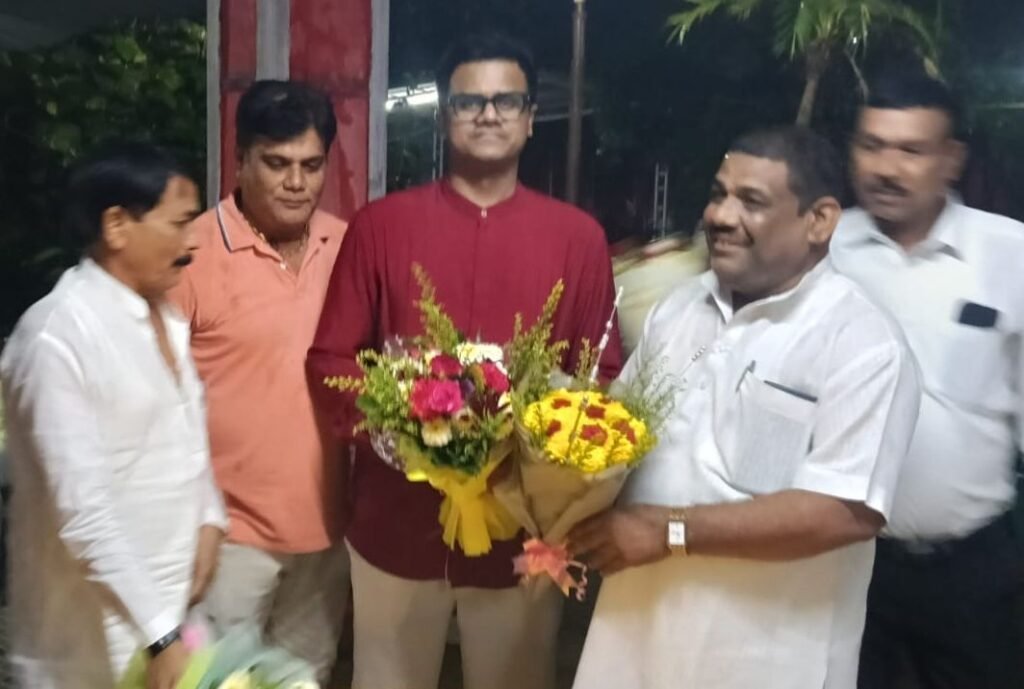 कांग्रेस नेता सूरज महंत के जन्मदिन पर शुभकामनाएं देने पहुंचे शक्ति जिले के कांग्रेस नेता एडवोकेट गिरधर जायसवाल. मनोज जायसवाल।पिंटू ठाकुर. महबूब खान. सूरज ने कहा-जिला सकती एवं कोरबा मेरी कर्मभूमि सेवा के लिए सदैव तत्पर रहूंगा. सूरज के जन्मदिन पर महंत समर्थको ने पहुंच कर दी उन्हें शुभकामनाएं kshititech