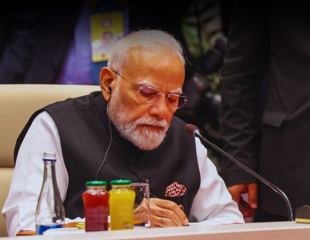 सबसे बड़ी खबर-सरकारी कर्मचारियों के सोशल मीडिया उपयोग पर अब जारी होगी गाइडलाइन-जॉब के दौरान रील देखने पर लगेगा प्रतिबंध। सोशल मीडिया कोड लाने की तैयारी. ड्यूटी अवधि के दौरान सोशल मीडिया के हो रहे सर्वाधिक उपयोग से चिंतित सरकार सबसे बड़ी खबर-सरकारी कर्मचारियों के सोशल मीडिया उपयोग पर अब जारी होगी गाइडलाइन-जॉब के दौरान रील देखने पर लगेगा प्रतिबंध। सोशल मीडिया कोड लाने की तैयारी. ड्यूटी अवधि के दौरान सोशल मीडिया के हो रहे सर्वाधिक उपयोग से चिंतित सरकार kshititech