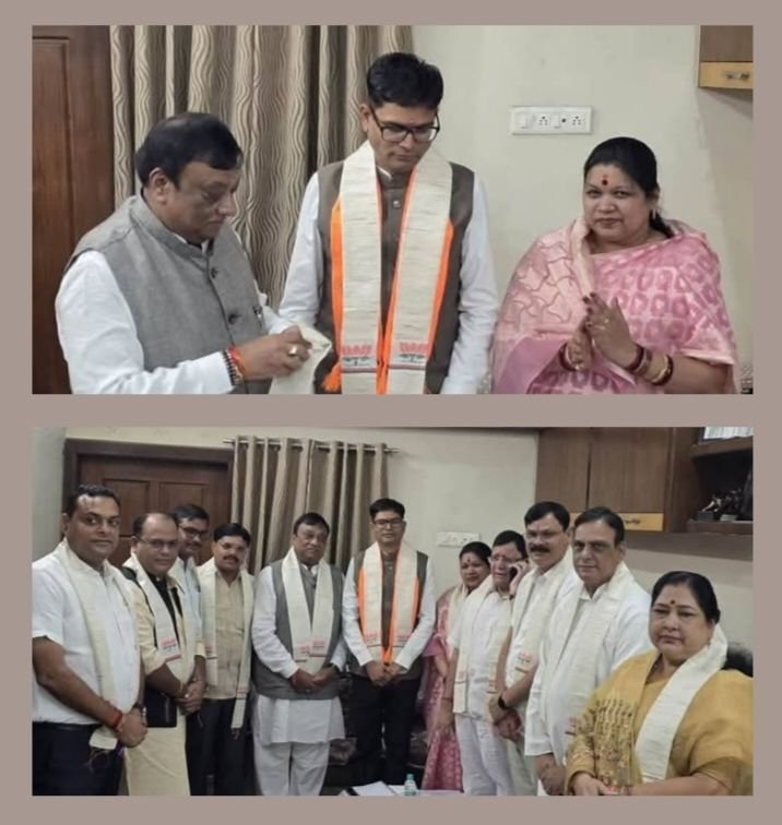 भाजपा की कोर ग्रुप की बैठक में शामिल हुई सांसद कमलेश जांगड़े- जांजगीर चांपा जिला भाजपा की आयोजित थी बैठक. छत्तीसगढ़ विधानसभा के पूर्व नेता प्रतिपक्ष नारायण चंदेल के कार्यालय में आयोजित थी बैठक kshititech