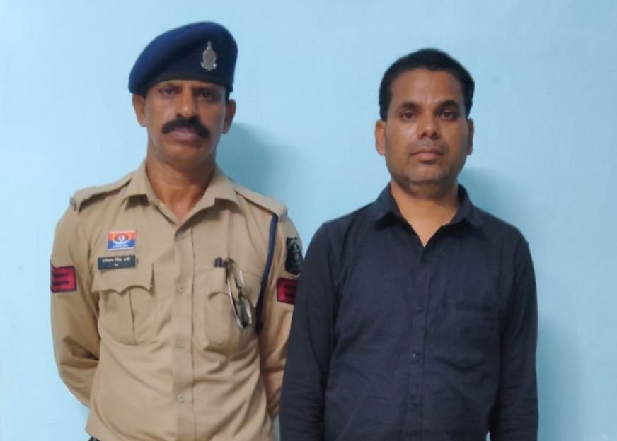 शक्ति पुलिस की बड़ी सफलता-बंधन बैंक में ग्राहक के पैसे लेकर जमा नहीं करने वाले बैंक के एक और आरोपी कर्मचारी को गिरफ्तार करने में पुलिस ने हासिल की सफलता. लाखों रुपए गबन का हैमामला kshititech