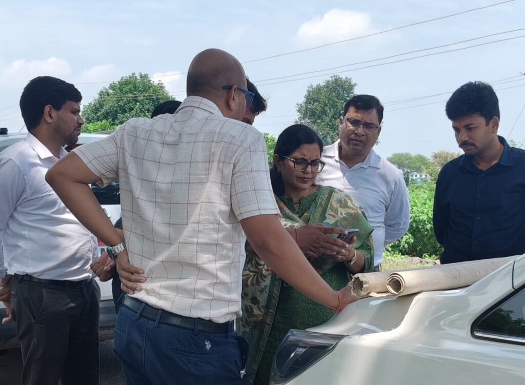 शक्ति जिले की कलेक्टर मैडम ने डिजिटल सर्वे काम का डभरा पहुंच कर किया निरीक्षण. नोडल अधिकारी को दिए निर्देश शक्ति जिले की कलेक्टर मैडम ने डिजिटल सर्वे काम का डभरा पहुंच कर किया निरीक्षण. नोडल अधिकारी को दिए निर्देश kshititech