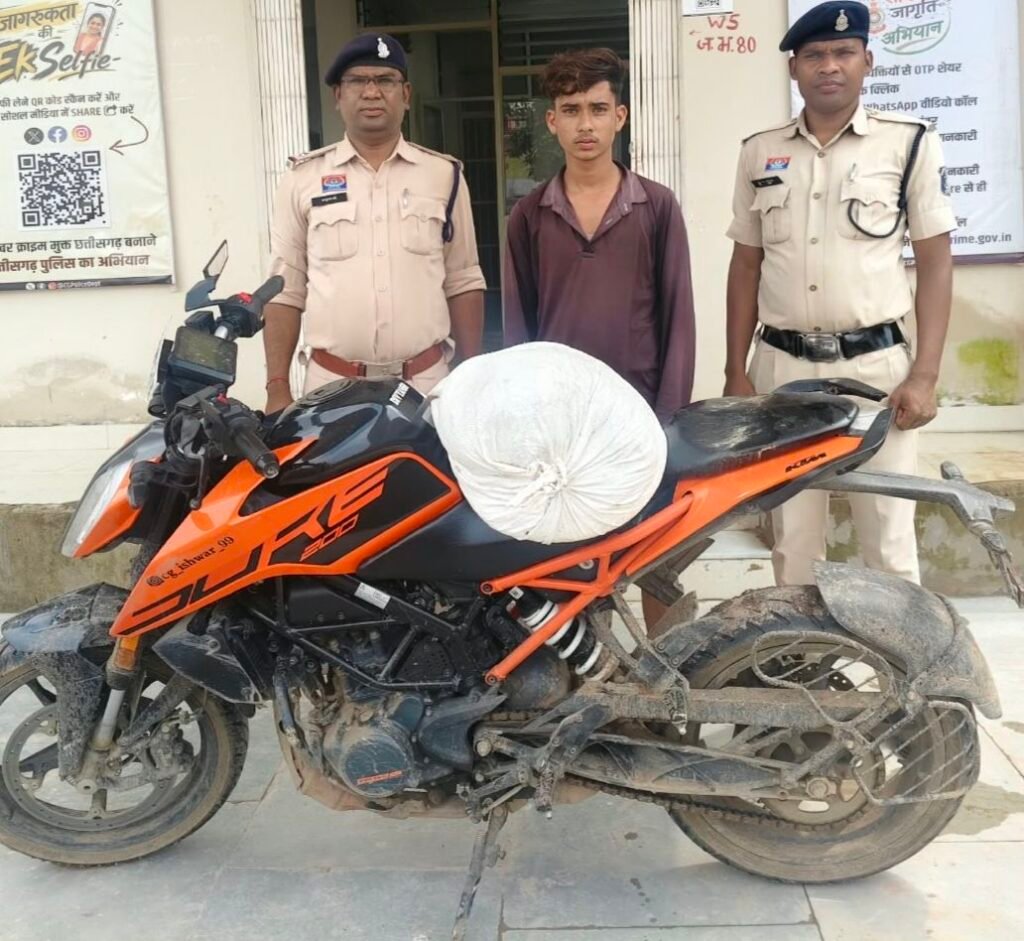 महंगी मोटरसाइकिल में कर रहे थे 30 लीटर कच्ची शराब का परिवहन. पुलिस ने किया आरोपी को गिरफ्तार. आबकारी का मामला दर्ज kshititech