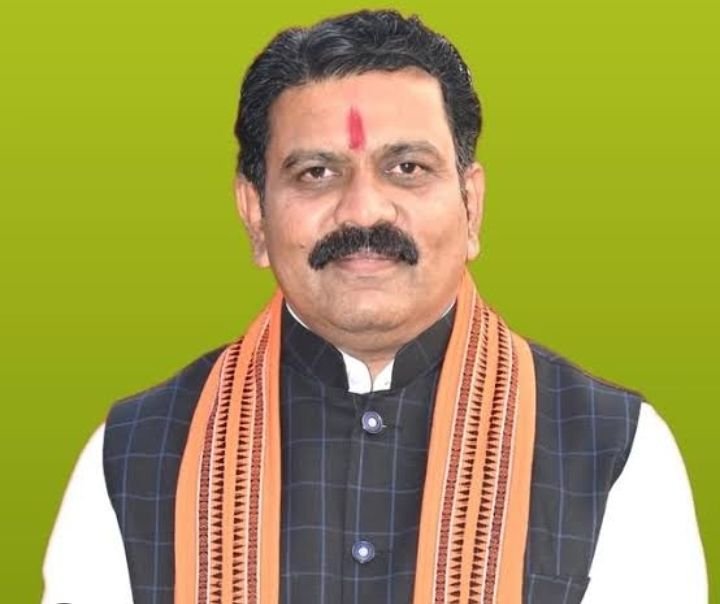 आज 7 सितंबर को छत्तीसगढ़ के गृहमंत्री विजय शर्मा आएंगे शक्ति. हेलीकॉप्टर से होगा शर्मा जी का आगमन. जिला प्रशासन के अधिकारियों के साथ बैठक लेंगे एवं भाजपा नेताओं से मुलाकात करेंगे kshititech