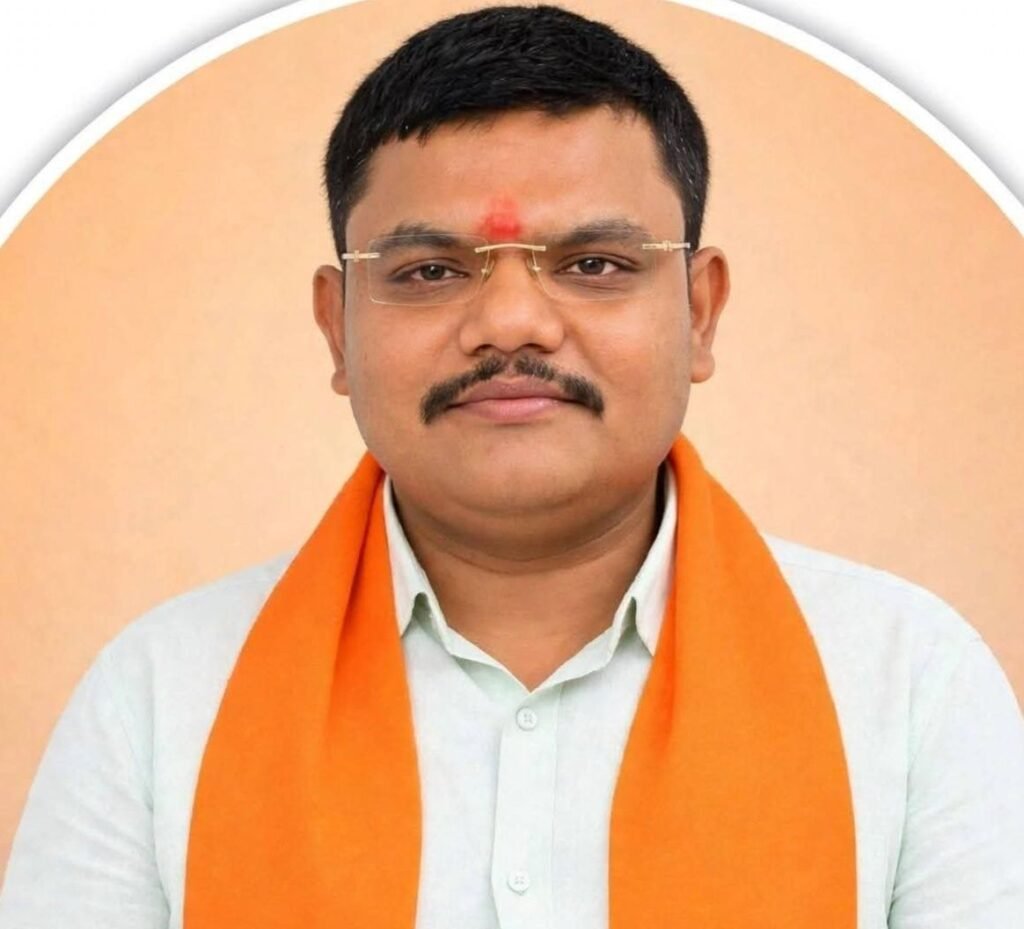 शिवराज सिंह चौहान के शक्ति आगमन को ऐतिहासिक बनाने में जुटी है शक्ति जिले की भारतीय जनता पार्टी -जिले के तीनों विधानसभा क्षेत्र से हजारों की संख्या में पहुंचेंगे पार्टी के कार्यकर्ता. भाजपा जिला अध्यक्ष टिकेश्वर गबेल के मार्गदर्शन में कार्यकर्ता उत्साहित. जिले के पीएम आवास के हितग्राहियों में भी देखा जा रहा है भारी उत्साह kshititech