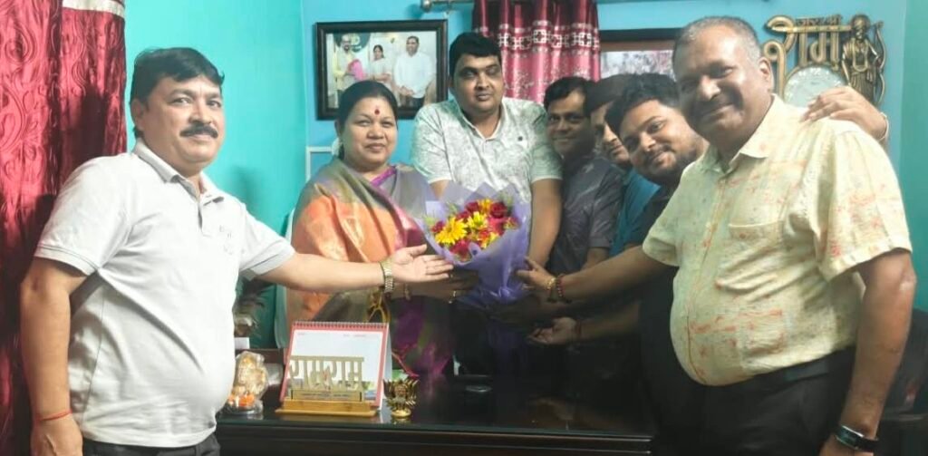 शक्ति के विजयादशमी महोत्सव कार्यक्रम की मुख्य अतिथि होगी सांसद कमलेश जांगड़े। मारवाड़ी युवा मंच शक्ति शाखा ने दशहरे के आयोजन के लिए दिया सांसद जी को न्यौता. सांसद जी ने मंच द्वारा चलाई जा रही स्वास्थ्य सेवाओं एवं मेडिकल उपकरण सेवा की करी मुक्त कंठ से प्रशंसा शक्ति के विजयादशमी महोत्सव कार्यक्रम की मुख्य अतिथि होगी सांसद कमलेश जांगड़े। मारवाड़ी युवा मंच शक्ति शाखा ने दशहरे के आयोजन के लिए दिया सांसद जी को न्यौता. सांसद जी ने मंच द्वारा चलाई जा रही स्वास्थ्य सेवाओं एवं मेडिकल उपकरण सेवा की करी मुक्त कंठ से प्रशंसा kshititech