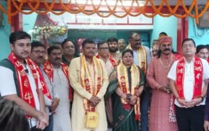 गणेश चतुर्थी के पावन मौके पर जिला मुख्यालय शक्ति के महाराजा अग्रसेन परिसर में चंद्रपुर पदयात्रा समिति के अस्थाई कार्यालय का हुआ भव्य उद्घाटन.सांसद कमलेश जांगड़े ने किया शुभारंभ, 27 वर्षों से जारी पदयात्रा के लिए अतिथियों ने दी शुभकामनाएं। जिले के पुलिस कप्तान प्रफुल्ल ठाकुर. नगर पालिका अध्यक्ष श्यामसुंदर अग्रवाल सहित विद्वान पंडित रहे मौजूद kshititech