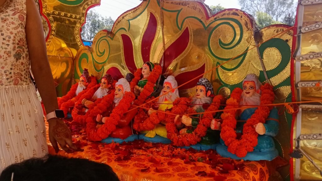शक्ति शहर में 15 सितंबर को हुआ ऋषि पंचमी उद्यापन का भव्य आयोजन। पराशक्ति ज्योतिष पीठ परिवार द्वारा महामंडलेश्वर अमृतानंद सरस्वती भरत महाराज के सानिध्य में था कार्यक्रम. सप्त ऋषियों की निकली भव्य सम्मान यात्रा। शहर वासी उमड़े स्वागत के लिए kshititech