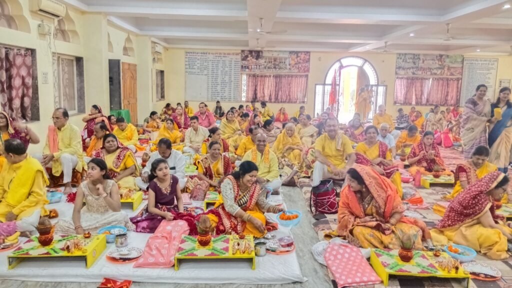 शक्ति शहर में 15 सितंबर को हुआ ऋषि पंचमी उद्यापन का भव्य आयोजन। पराशक्ति ज्योतिष पीठ परिवार द्वारा महामंडलेश्वर अमृतानंद सरस्वती भरत महाराज के सानिध्य में था कार्यक्रम. सप्त ऋषियों की निकली भव्य सम्मान यात्रा। शहर वासी उमड़े स्वागत के लिए kshititech