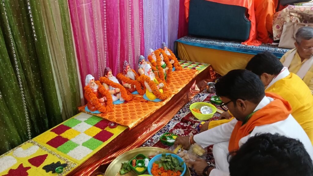 शक्ति शहर में 15 सितंबर को हुआ ऋषि पंचमी उद्यापन का भव्य आयोजन। पराशक्ति ज्योतिष पीठ परिवार द्वारा महामंडलेश्वर अमृतानंद सरस्वती भरत महाराज के सानिध्य में था कार्यक्रम. सप्त ऋषियों की निकली भव्य सम्मान यात्रा। शहर वासी उमड़े स्वागत के लिए kshititech