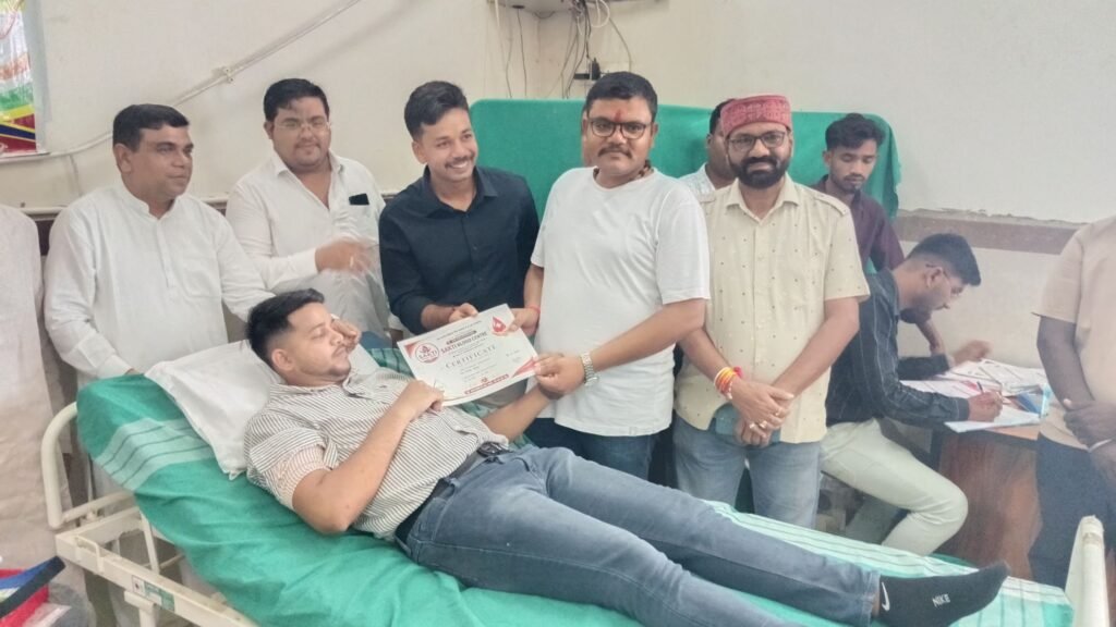 रचनात्मक कार्यों से हुआ शुभारंभ-शक्ति के सरकारी अस्पताल में 17 सितंबर को सेवा संकल्प अभियान के तहत हुआ रक्तदान शिविर. सांसद. कलेक्टर. भाजपा अध्यक्ष. सीएमएचओ. नोडल अधिकारी सहित गणमान्य नागरिक रहे मौजूद. रक्तदान के प्रति रक्तदाताओं में दिखा भारी उत्साह.स्वास्थ्य विभाग द्वारा पूरे महीने भर चलाया जाएगा सेवा संकल्प अभियान रचनात्मक कार्यों से हुआ शुभारंभ-शक्ति के सरकारी अस्पताल में 17 सितंबर को सेवा संकल्प अभियान के तहत हुआ रक्तदान शिविर. सांसद. कलेक्टर. भाजपा अध्यक्ष. सीएमएचओ. नोडल अधिकारी सहित गणमान्य नागरिक रहे मौजूद. रक्तदान के प्रति रक्तदाताओं में दिखा भारी उत्साह.स्वास्थ्य विभाग द्वारा पूरे महीने भर चलाया जाएगा सेवा संकल्प अभियान kshititech