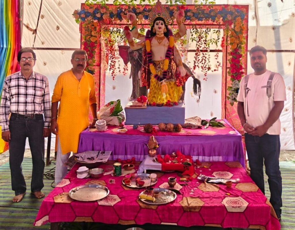 बाराद्वार के डोलोमाइट कॉरपोरेशन परिसर डीएमसी में भगवान विश्वकर्मा जी की हुई पूजा अर्चना. आकर्षक पंडाल का निर्माण कर स्थापित की गई भगवान विश्वकर्मा जी की प्रतिमा kshititech
