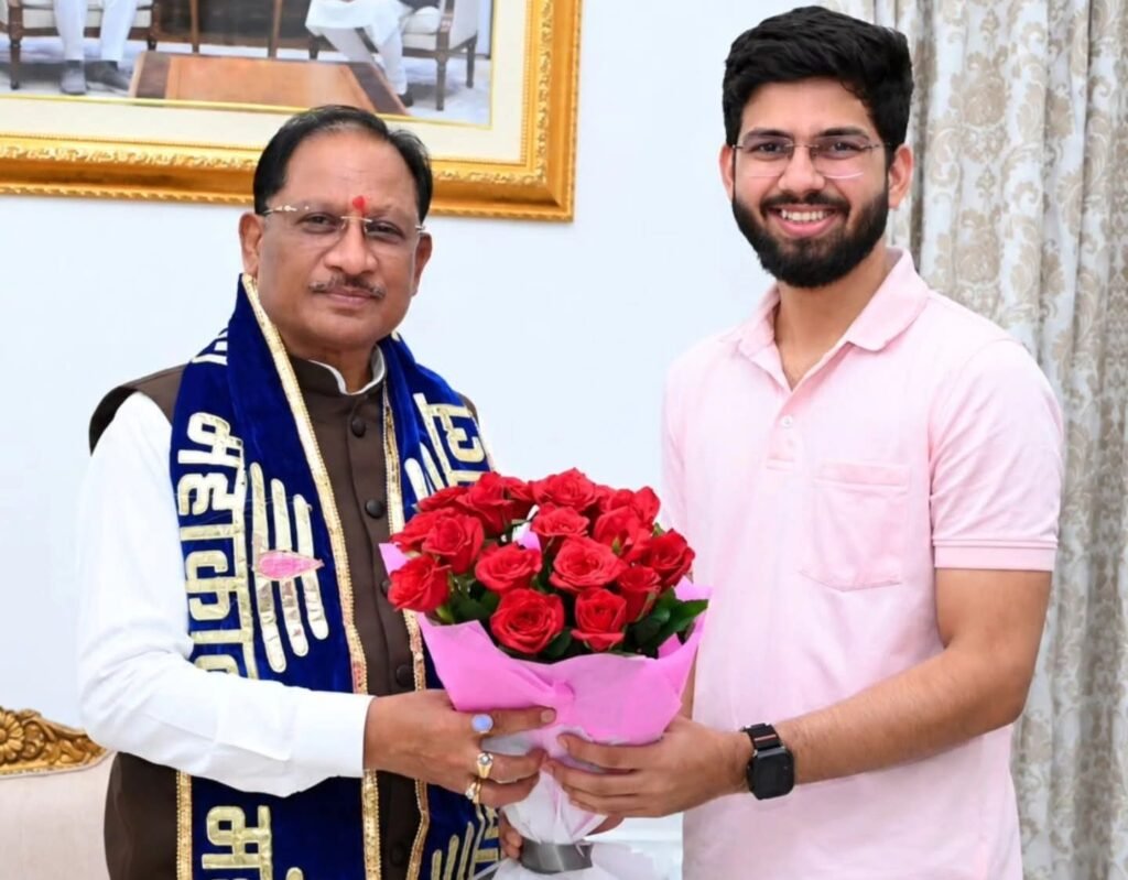 विराट द्विवेदी ने करी प्रदेश के मुख्यमंत्री विष्णु देव साय से मुलाकात. भारतीय जनता युवा मोर्चा शक्ति जिले के महामंत्री हैं विराट. विराट ने सीएम साहब को बताया कि आज प्रदेश का युवा सरकार की विभिन्न योजनाओं से जुड़कर स्वरोजगार की ओर है अग्रसर विराट द्विवेदी ने करी प्रदेश के मुख्यमंत्री विष्णु देव साय से मुलाकात. भारतीय जनता युवा मोर्चा शक्ति जिले के महामंत्री हैं विराट. विराट ने सीएम साहब को बताया कि आज प्रदेश का युवा सरकार की विभिन्न योजनाओं से जुड़कर स्वरोजगार की ओर है अग्रसर kshititech