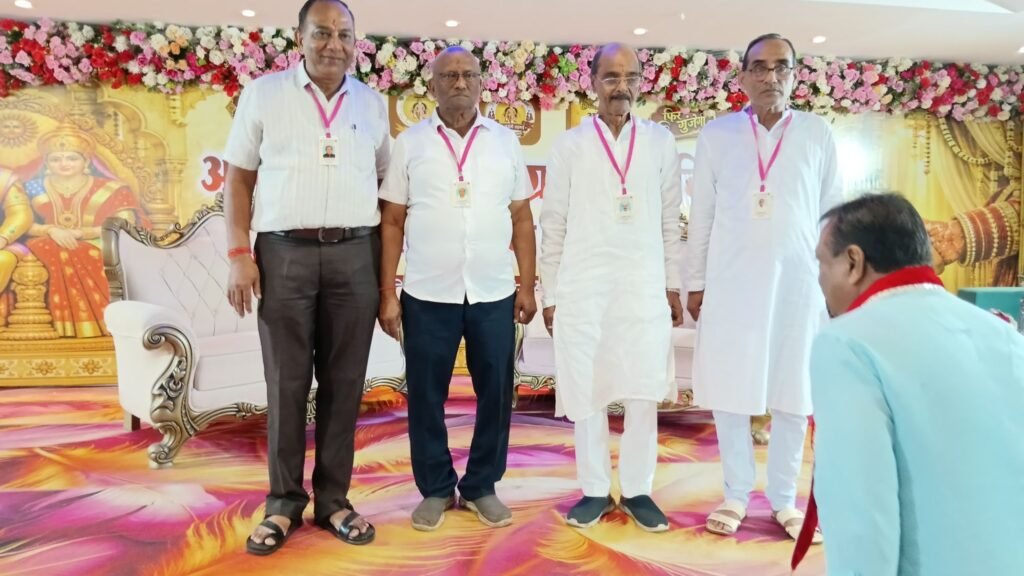 20 सितंबर को शक्ति में संपन्न हुआ अग्रवाल समाज का परिचय सम्मेलन. अग्रवाल सभा शक्ति के मार्गदर्शन में विवाह बंधन अग्र बायोडाटा सेंटर ने आयोजित किया था कार्यक्रम.55 प्रत्याशियों का हुआ परिचय. परिचय पुस्तिका का हुआ विमलोचन एवं अग्रसेन जयंती महोत्सव की भी पत्रिका का संपन्न हुआ विमोचन समारोह. अग्रवाल समाज शक्ति ने किया सीएम साहब का धन्यवाद 20 सितंबर को शक्ति में संपन्न हुआ अग्रवाल समाज का परिचय सम्मेलन. अग्रवाल सभा शक्ति के मार्गदर्शन में विवाह बंधन अग्र बायोडाटा सेंटर ने आयोजित किया था कार्यक्रम.55 प्रत्याशियों का हुआ परिचय. परिचय पुस्तिका का हुआ विमलोचन एवं अग्रसेन जयंती महोत्सव की भी पत्रिका का संपन्न हुआ विमोचन समारोह. अग्रवाल समाज शक्ति ने किया सीएम साहब का धन्यवाद kshititech