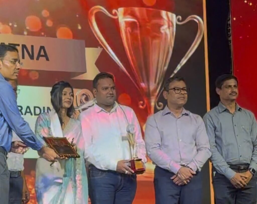 शक्ति के युवा व्यवसायी अंकित अग्रवाल को अल्ट्राटेक सीमेंट ने रिटेलर मीट के दौरान दिया शानदार विक्रेता का अवार्ड- 2025-26 के लिए अंकित को मिला यह बड़ा सम्मान. जिला मुख्यालय में सिद्धिविनायक ट्रेडर्स ने बिक्री का स्थापित किया है रिकॉर्ड kshititech