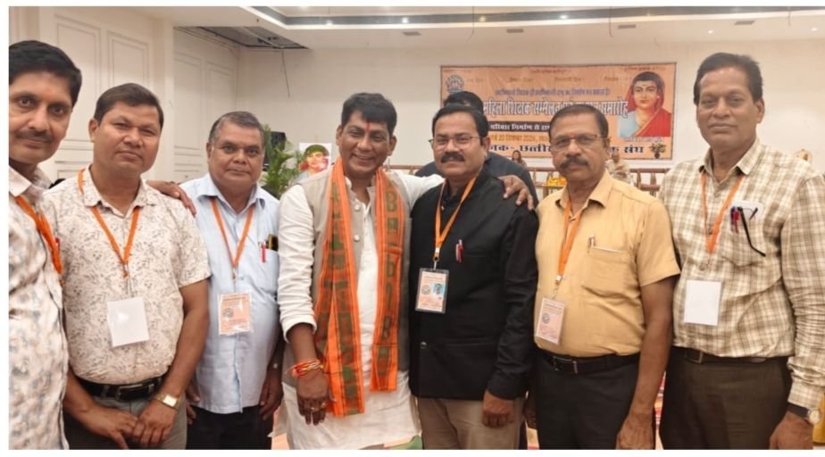 छत्तीसगढ़ के महासमुंद में स्कूल शिक्षा विभाग द्वारा आयोजित कार्यक्रम में डॉ रविन्द्र द्विवेदी जिलाध्यक्ष के नेतृत्व में जांजगीर-चांपा की उल्लेखनीय सहभागिता kshititech