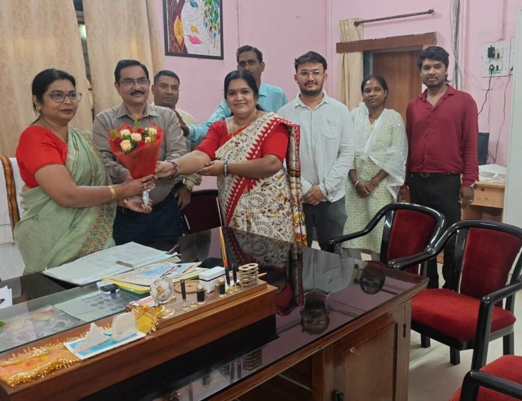 बिलासपुर के उन्नत शिक्षा प्रशिक्षण संस्थान में प्राचार्य के पद पर कार्यभार ग्रहण किया डॉक्टर कुमुदिनी बाघ द्विवेदी ने. पूर्व में शक्ति जिले में जिला शिक्षा अधिकारी के रूप में पदस्थ थी डॉक्टर कुमुदिनी द्विवेदी. पदभार ग्रहण करने पर संस्था के अधिकारी कर्मचारियों ने दी उन्हें बधाई kshititech