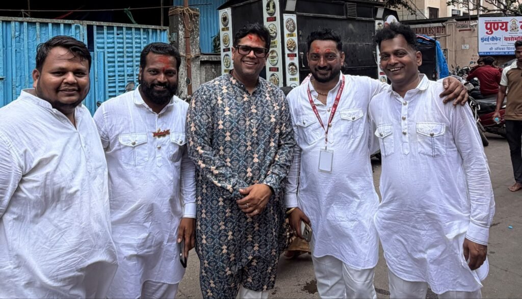 शक्ति के श्याम प्रेमी मानस अग्रवाल ने मुंबई के लाल बाग के राजा के किए दर्शन. समिति के सहयोग से करी विशेष पूजा अर्चना. मानस ने कहा- लालबाग के राजा से करी पूरे प्रदेश की खुशहाली एवं समृद्धि की कामना. आयोजन समिति में मानस का किया स्वागत शक्ति के श्याम प्रेमी मानस अग्रवाल ने मुंबई के लाल बाग के राजा के किए दर्शन. समिति के सहयोग से करी विशेष पूजा अर्चना. मानस ने कहा- लालबाग के राजा से करी पूरे प्रदेश की खुशहाली एवं समृद्धि की कामना. आयोजन समिति में मानस का किया स्वागत kshititech