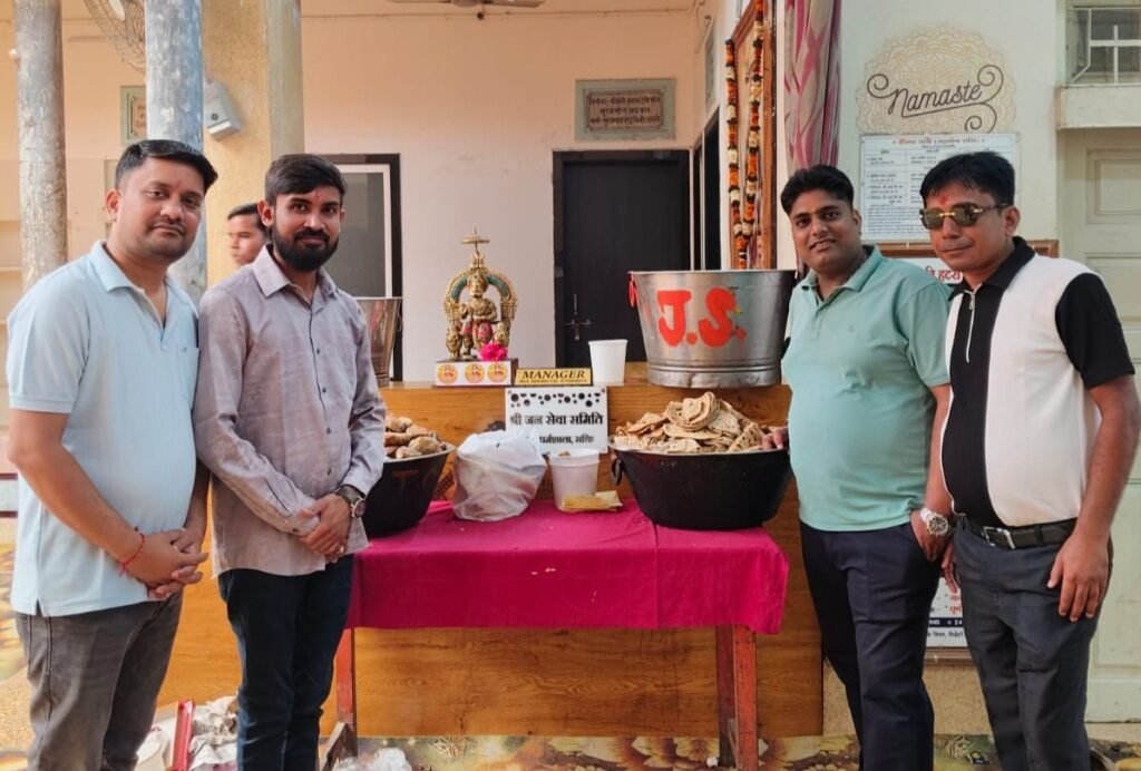 अग्रवाल समाज शक्ति ने किया सेवा कार्यों से अग्रसेन जयंती पखवाड़े का शुभारंभ. वृंदावन गौशाला में गौ माता की सेवा के साथ ही अग्रसेन जी की हुई पूजा अर्चना. शहर के अग्रवाल घरों में जयंती समारोह का दिया गया निमंत्रण. शुभारंभ दिवस दिखा समाज बंधुओ में भारी उत्साह अग्रवाल समाज शक्ति ने किया सेवा कार्यों से अग्रसेन जयंती पखवाड़े का शुभारंभ. वृंदावन गौशाला में गौ माता की सेवा के साथ ही अग्रसेन जी की हुई पूजा अर्चना. शहर के अग्रवाल घरों में जयंती समारोह का दिया गया निमंत्रण. शुभारंभ दिवस दिखा समाज बंधुओ में भारी उत्साह kshititech