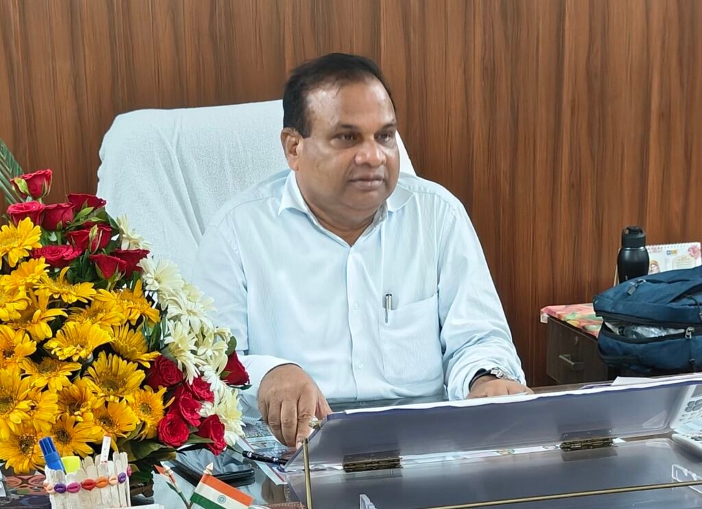 शक्ति जिले के नए जिला शिक्षा अधिकारी टांडे से मुलाकात की अशासकीय विद्यालय संघ के प्रतिनिधि मंडल ने.डीईओ साहब के स्वागत के साथ ही शिक्षा व्यवस्था पर भी लंबी चर्चा हुई प्रतिनिधि मंडल की kshititech