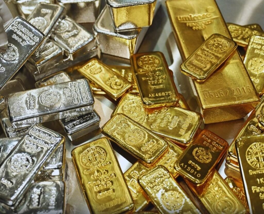 ब्रेकिंग न्यूज़-सोने चांदी की कीमतों में आई भारी गिरावट. खरीदारों की हो रही पौ बारह. तो वहीं सोना चांदी के दुकानदार हैं परेशान kshititech