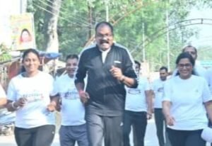 शरीर को स्वस्थ रखने की कवायद-30 सितंबर को शक्ति कलेक्टर पुलिस कप्तान एवं जिला पंचायत सीईओ ने लगाई दौड़. अटल परिसर से शुरू हुई मैराथन दौड़. दौड़ के बाद योग एवं ध्यान सत्र का भी हुआ कार्यक्रम. कलेक्टर जय श्री जैन एवं एसपी ठाकुर साहब ने कहा शरीर को स्वस्थ रखने के लिए नियमित रूप से करें योग शरीर को स्वस्थ रखने की कवायद-30 सितंबर को शक्ति कलेक्टर पुलिस कप्तान एवं जिला पंचायत सीईओ ने लगाई दौड़. अटल परिसर से शुरू हुई मैराथन दौड़. दौड़ के बाद योग एवं ध्यान सत्र का भी हुआ कार्यक्रम. कलेक्टर जय श्री जैन एवं एसपी ठाकुर साहब ने कहा शरीर को स्वस्थ रखने के लिए नियमित रूप से करें योग kshititech