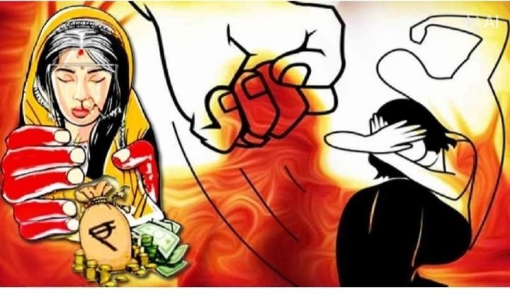 नवविवाहिता की गला घोंटकर हत्या, पति-देवर और सास गिरफ्तार. दहेज लाने की मांग को लेकर घटना को दिया गया अंजाम- सूत्र. मृतका के मायके वालों ने कहा- एक लाख 65 हजार रुपए लाने की मांग कर रहे थे लड़के वाले नवविवाहिता की गला घोंटकर हत्या, पति-देवर और सास गिरफ्तार. दहेज लाने की मांग को लेकर घटना को दिया गया अंजाम- सूत्र. मृतका के मायके वालों ने कहा- एक लाख 65 हजार रुपए लाने की मांग कर रहे थे लड़के वाले kshititech