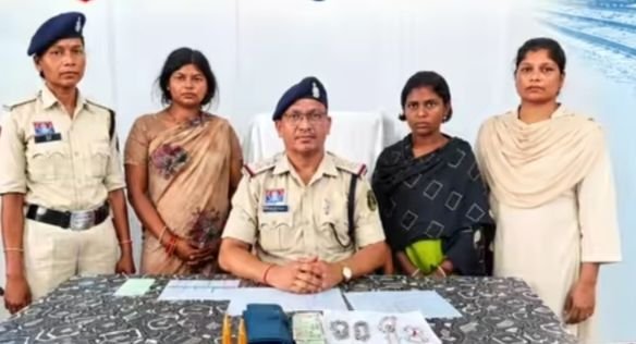 टिटलागढ़ पैसेंजर ट्रेन में महिलाओं का पर्स चोरी करने वाली पिंकी देवी एवं रागिनी को जीआरपी पुलिस ने किया गिरफ्तार. हजारों रुपए का सामान भी हुआ बरामद टिटलागढ़ पैसेंजर ट्रेन में महिलाओं का पर्स चोरी करने वाली पिंकी देवी एवं रागिनी को जीआरपी पुलिस ने किया गिरफ्तार. हजारों रुपए का सामान भी हुआ बरामद kshititech