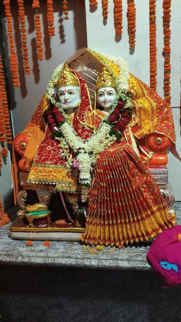 दान में भूमि दी, उसपर मंदिर बनवाकर जनता को समर्पित किया. श्री बैजू अग्रवाल की अनुपम विरासत.श्री बांके बिहारी मंदिर के साथ उसके रखरखाव के लिए भी दी संपत्तियां; अग्रवाल समाज की दानशीलता और धर्मरक्षा का जीवंत उदाहरण. राजधानी रायपुर में अग्रवाल समाज के दानवीरों को आज भी लोग करते हैं स्मरण kshititech