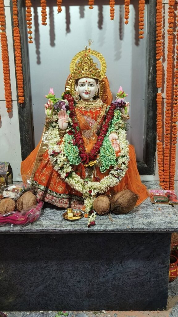 दान में भूमि दी, उसपर मंदिर बनवाकर जनता को समर्पित किया. श्री बैजू अग्रवाल की अनुपम विरासत.श्री बांके बिहारी मंदिर के साथ उसके रखरखाव के लिए भी दी संपत्तियां; अग्रवाल समाज की दानशीलता और धर्मरक्षा का जीवंत उदाहरण. राजधानी रायपुर में अग्रवाल समाज के दानवीरों को आज भी लोग करते हैं स्मरण kshititech