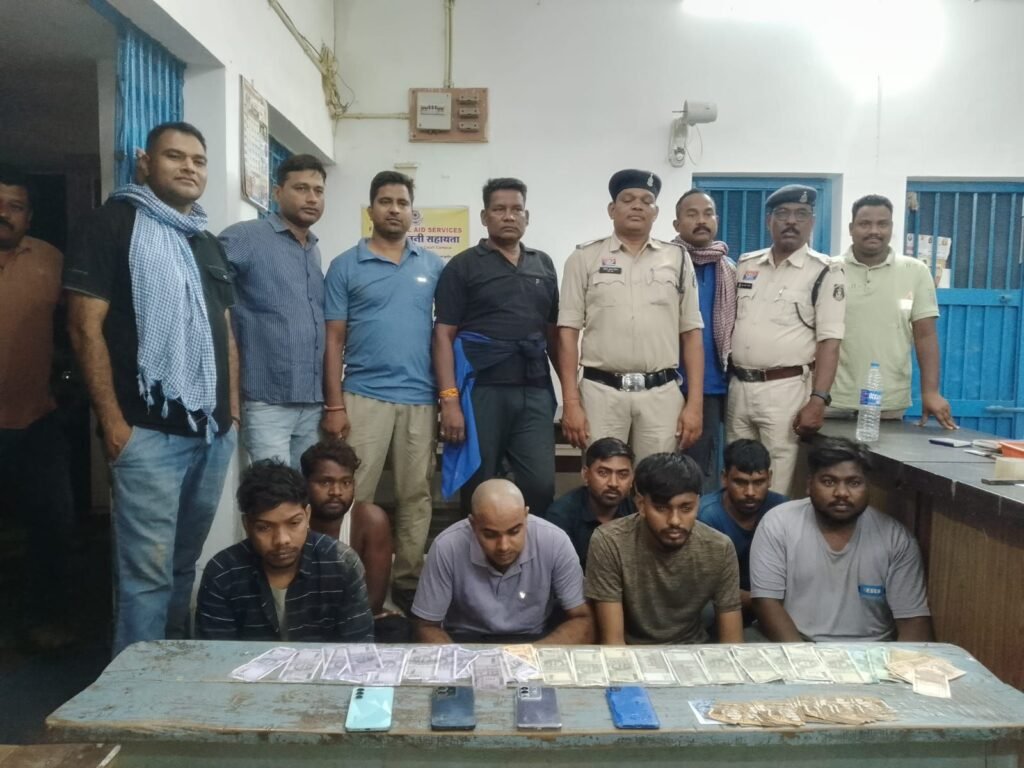 कटपत्ती का बड़ा खेल-सात जुवाडियो पर बाराद्वार पुलिस एवं साइबर सेल की संयुक्त कार्रवाई. हजारों रुपए नगद जब्त. होता है हजारों लाखों रुपए का बड़ा दावं kshititech