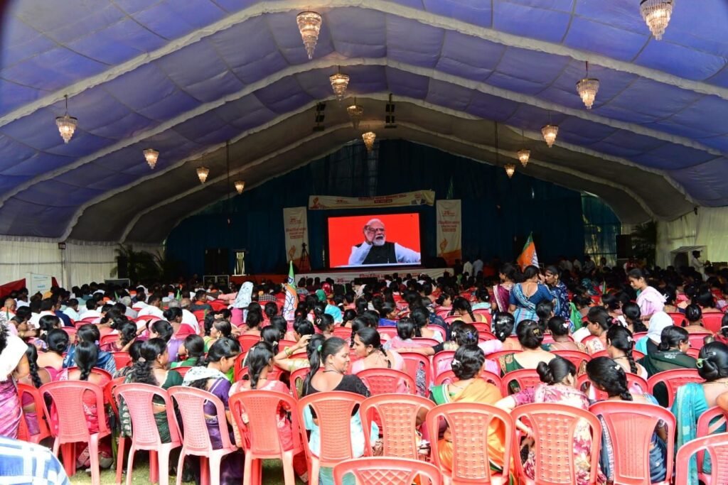 शक्ति के बस स्टैंड स्थित चौक का नाम होगा विकसित भारत सेवा संकल्प चौक -जिला मुख्यालय शक्ति में नारायण चंदेल के नेतृत्व में शुभम ग्रीन्स में भाजपाइयों में बड़ी एलइडी स्क्रीन पर सुना मोदी जी को. शहर में निकली भव्य ज्योति यात्रा- चंदेल जी ने दिलाई कार्यकर्ताओं को सेवा की शपथ.शहर के आत्मानंद स्कूल में बनाई गई विशालकाय रंगोली kshititech