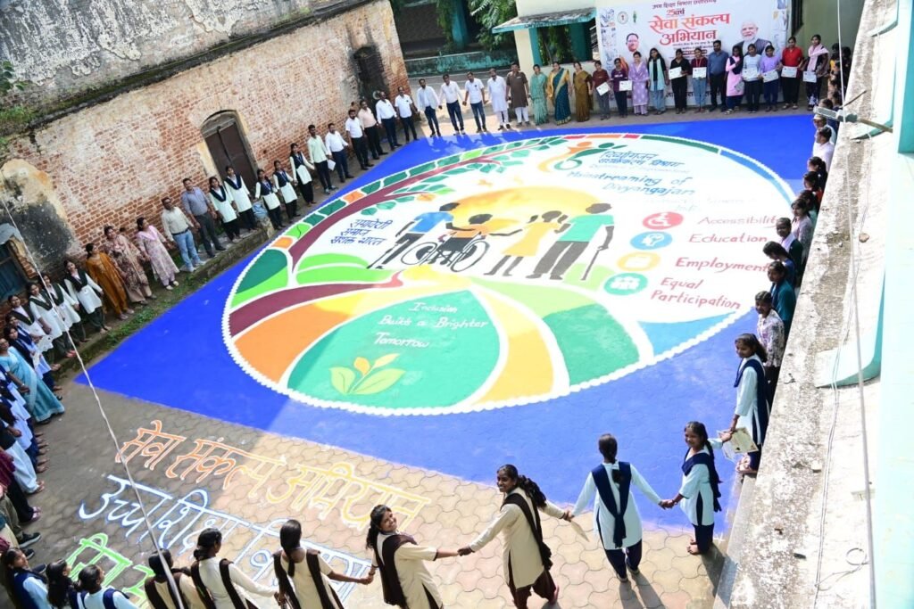 जिला मुख्यालय शक्ति में जिला स्तरीय रंगोली प्रतियोगिता संपन्न- 7 अक्टूबर को आत्मानंद स्कूल में हुआ कार्यक्रम का आयोजन. रासेयों के जिला प्रभारी प्रो सोमेश घिटोडै ने किया कार्यक्रम का संचालन kshititech
