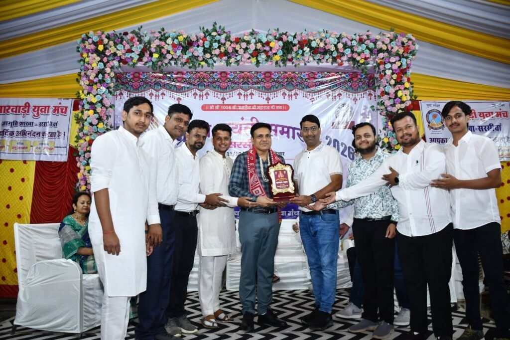 अग्रवाल समाज सरसीवां के जयंती समारोह के मुख्य अतिथि के रूप में पहुंचे चार्टर्ड अकाउंटेंट विमल अग्रवाल का हुआ आत्मीय स्वागत.सीए विमल अग्रवाल ने कहा-अग्रवाल समाज पूरी दुनिया में जाना जाता है दान शीलता के लिए. समाज की नई पीढ़ी आज अच्छे संस्कारों से अग्रकुल का नाम कर रही है रोशन. मुख्य अतिथि के प्रेरणादायक उद्बोधन की समाज बंधुओ ने करी प्रशंसा अग्रवाल समाज सरसीवां के जयंती समारोह के मुख्य अतिथि के रूप में पहुंचे चार्टर्ड अकाउंटेंट विमल अग्रवाल का हुआ आत्मीय स्वागत.सीए विमल अग्रवाल ने कहा-अग्रवाल समाज पूरी दुनिया में जाना जाता है दान शीलता के लिए. समाज की नई पीढ़ी आज अच्छे संस्कारों से अग्रकुल का नाम कर रही है रोशन. मुख्य अतिथि के प्रेरणादायक उद्बोधन की समाज बंधुओ ने करी प्रशंसा kshititech