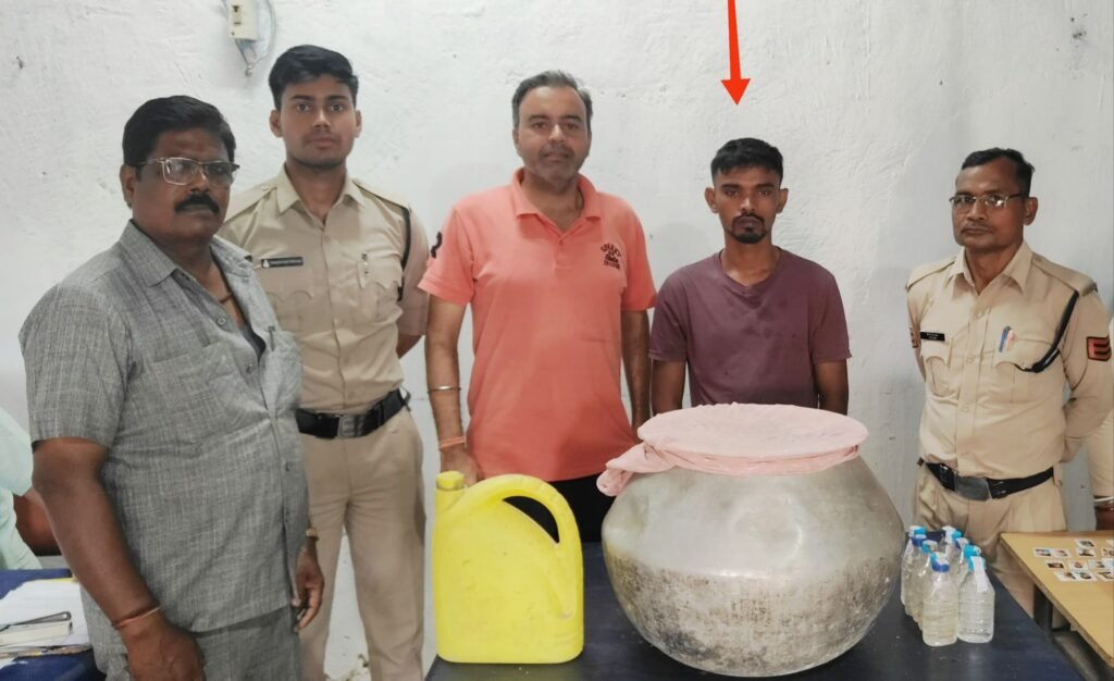 सहायक जिला आबकारी अधिकारी आशीष उप्पल के नेतृत्व में अवैध शराब कारोबारी पर बड़ी कार्रवाई. आबकारी विभाग द्वारा लगातार क्षेत्र में की जा रही है कार्रवाई kshititech