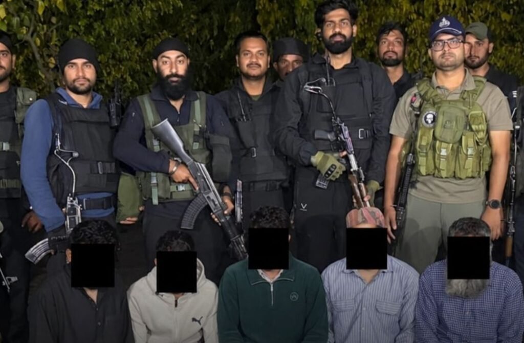 कश्मीर में बड़ी आतंकी साजिश नाकाम! कुलगाम से 5 आतंकी मददगार गिरफ्तार, भारी मात्रा में पिस्तौल और ग्रेनेड बरामद kshititech