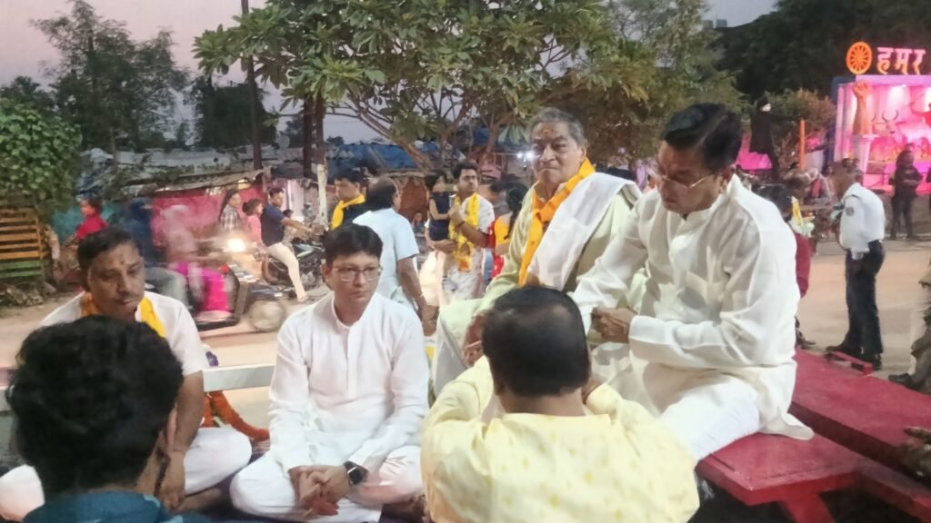 जिला मुख्यालय शक्ति में निकली अग्रसेन जयंती पर्व पर अग्रवाल समाज की भव्य शोभायात्रा- कमला हरी एवेन्यू से अग्रसेन चौक तक एवं शुभम ग्रीन्स तक जगह-जगह हुआ यात्रा का स्वागत. पूरा शहर जगमगा उठा शोभा यात्रा के स्वागत में kshititech