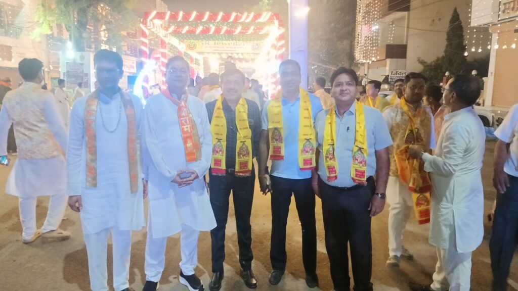 जिला मुख्यालय शक्ति में निकली अग्रसेन जयंती पर्व पर अग्रवाल समाज की भव्य शोभायात्रा- कमला हरी एवेन्यू से अग्रसेन चौक तक एवं शुभम ग्रीन्स तक जगह-जगह हुआ यात्रा का स्वागत. पूरा शहर जगमगा उठा शोभा यात्रा के स्वागत में kshititech