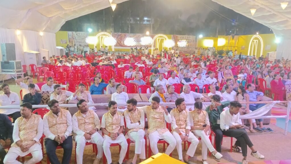 शक्ति में बनेगा अग्रवाल समाज का नया कन्या भवन. समाजसेवी पवन अग्रवाल बिलासपुर ने सवा तीन एकड़ भूमि भवन निर्माण हेतु करी दान.ट्रस्ट के माध्यम से होगा कन्या भवन का निर्माण एवं संचालन. 11 अक्टूबर को शक्ति में अग्रसेन जयंती पर्व पर हुआ भव्य समारोह. वंदे मातरम के पूर्ण गायन से हुआ कार्यक्रम का शुभारंभ. समाज बंधुओ ने किया अग्रसेन जयंती पर शासकीय अवकाश घोषित किए जाने हेतु मुख्यमंत्री जी का आभार शक्ति में बनेगा अग्रवाल समाज का नया कन्या भवन. समाजसेवी पवन अग्रवाल बिलासपुर ने सवा तीन एकड़ भूमि भवन निर्माण हेतु करी दान.ट्रस्ट के माध्यम से होगा कन्या भवन का निर्माण एवं संचालन. 11 अक्टूबर को शक्ति में अग्रसेन जयंती पर्व पर हुआ भव्य समारोह. वंदे मातरम के पूर्ण गायन से हुआ कार्यक्रम का शुभारंभ. समाज बंधुओ ने किया अग्रसेन जयंती पर शासकीय अवकाश घोषित किए जाने हेतु मुख्यमंत्री जी का आभार kshititech