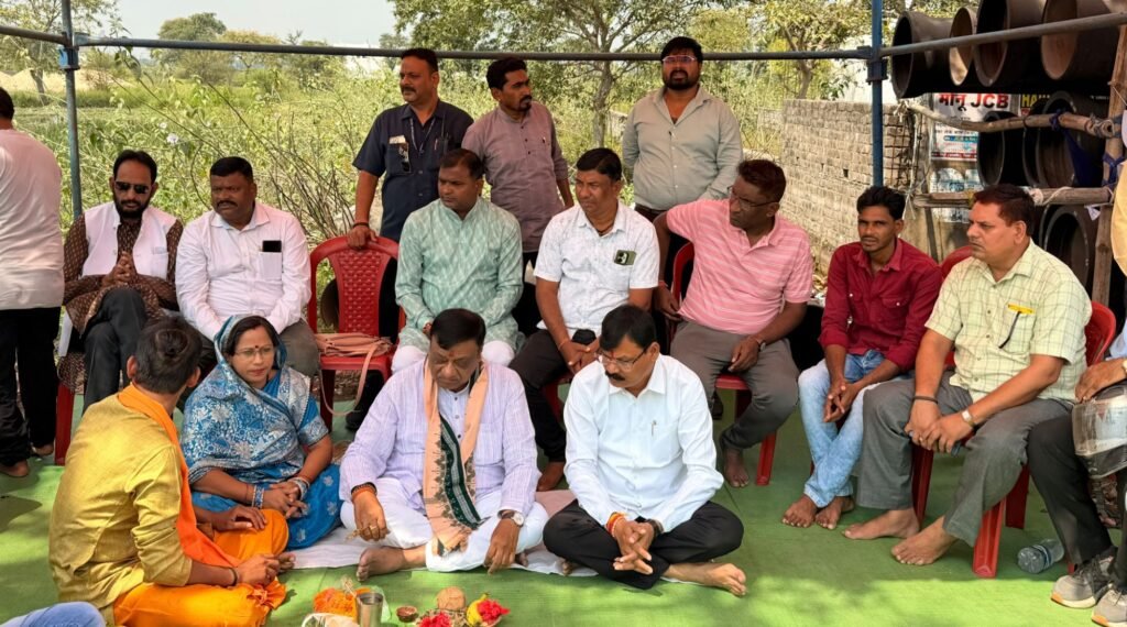 विकास की ओर अग्रसर है हमारा जिला मुख्यालय-जिला मुख्यालय में पूर्व नेता प्रतिपक्ष नारायण चंदेल एवं भाजपा जिला अध्यक्ष अंबेश जांगड़े ने किया करोड़ों रुपए के नए कार्यों का भूमि पूजन. जगमगाएगा जिला मुख्यालय. चंदेल ने कहा- शहरी क्षेत्र के तेजी से विकास के लिए दृढ़ संकल्पित है भाजपा की सरकार विकास की ओर अग्रसर है हमारा जिला मुख्यालय-जिला मुख्यालय में पूर्व नेता प्रतिपक्ष नारायण चंदेल एवं भाजपा जिला अध्यक्ष अंबेश जांगड़े ने किया करोड़ों रुपए के नए कार्यों का भूमि पूजन. जगमगाएगा जिला मुख्यालय. चंदेल ने कहा- शहरी क्षेत्र के तेजी से विकास के लिए दृढ़ संकल्पित है भाजपा की सरकार kshititech