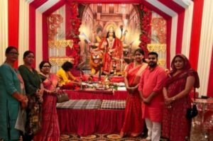 चुनरी यात्रा में दिखा नारी शक्ति का उत्साह.धर्म जागरण समन्वय द्वारा निकाली गई 100 मीटर की चुनरी यात्रा. अंजू गबेल ने कहा- नारी सम्मान एवं नारी सशक्तिकरण को लेकर आयोजित थी चुनरी यात्रा kshititech
